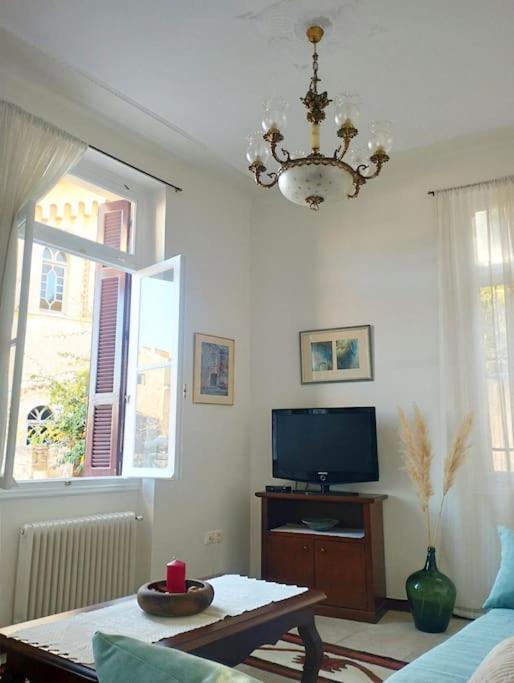 Calliope'S Neoclassical Home In The Heart Of Plaka أثينا المظهر الخارجي الصورة